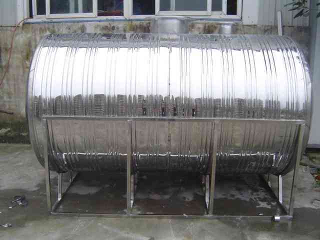 不銹鋼圓柱形水箱